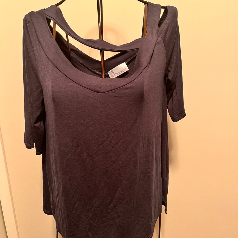 🛍 3/$25 Cut-Out Neck Boutique T-Shirt